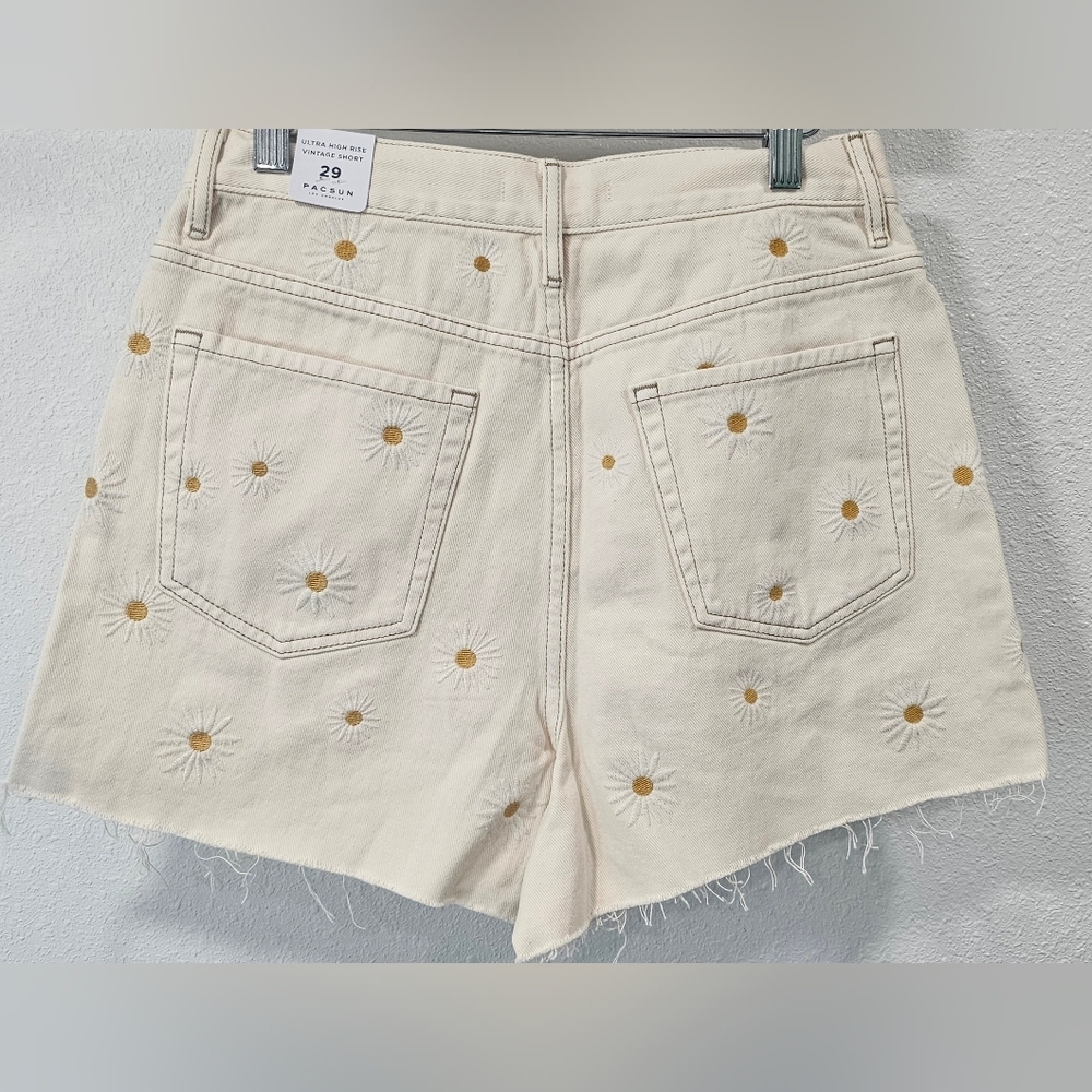PacSun Daisy Embroidered Ultra High Waisted Vintage Denim ShortsSize 29 NWT - Picture 8 of 16